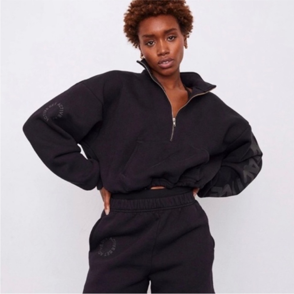 Set Active Cropped Half Zip Sweatshirt in Black Onyx